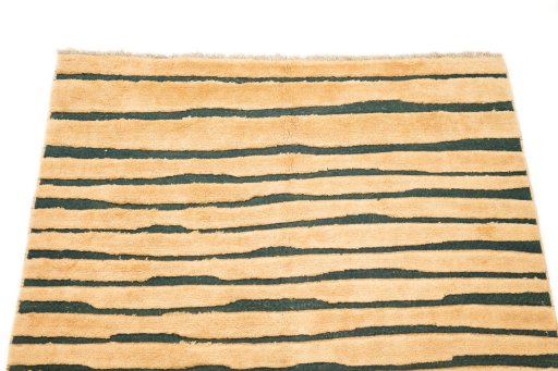 Surface texture of 1980s Kilim Gabbeh rug with natural Wool and intricate pattern