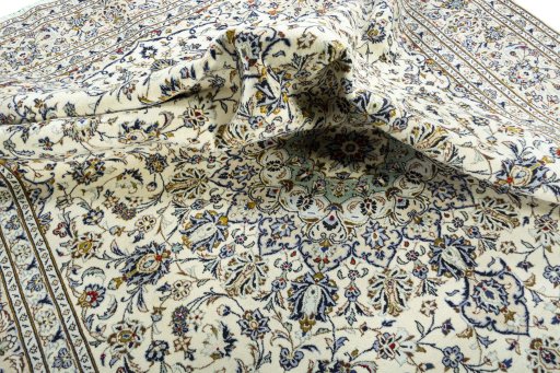 Surface texture of 2000s Kashan rug with natural Wool and intricate pattern