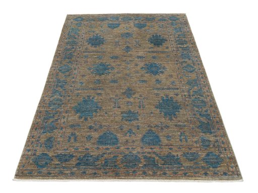 Surface texture of New Farahan rug with natural Wool and intricate pattern