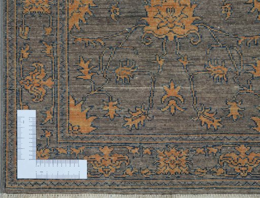 Corner detail of New Farahan rug showing border pattern and Wool pile