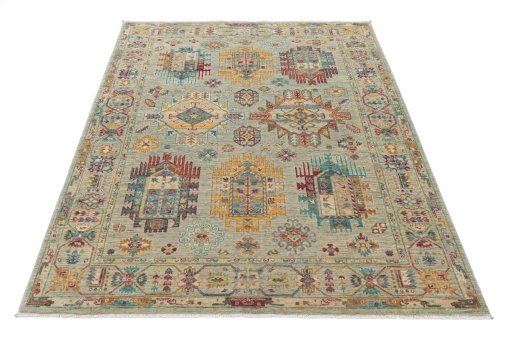 Surface texture of New Farahan rug with natural Wool and intricate pattern