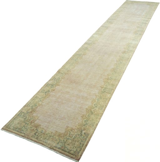Corner detail of 1950s Vintage rug showing border pattern and Wool pile