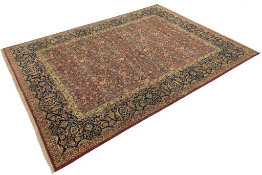 Corner detail of New Agra rug showing border pattern and Wool pile