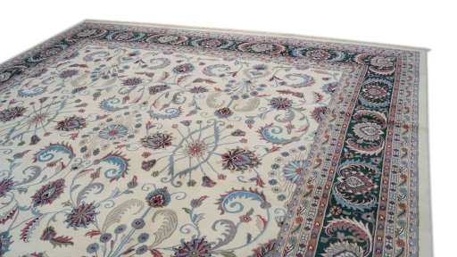 Surface texture of New Agra rug with natural Wool and intricate pattern