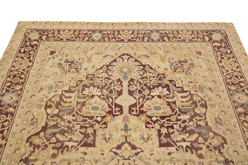 Surface texture of 1900s Amritsar rug with natural Wool and intricate pattern