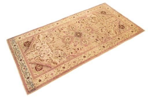 Corner detail of 1920s Amritsar rug showing border pattern and Wool pile