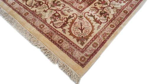 Backside of handmade 1990s Jaipur rug showing knot structure and weave density