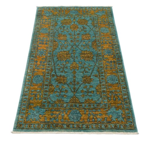 Surface texture of New Farahan rug with natural Wool and intricate pattern