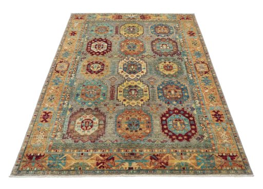 Surface texture of New Farahan rug with natural Wool and intricate pattern