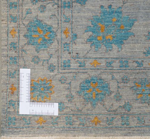 Corner detail of New Farahan rug showing border pattern and Wool pile