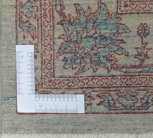Corner detail of New Farahan rug showing border pattern and Wool pile