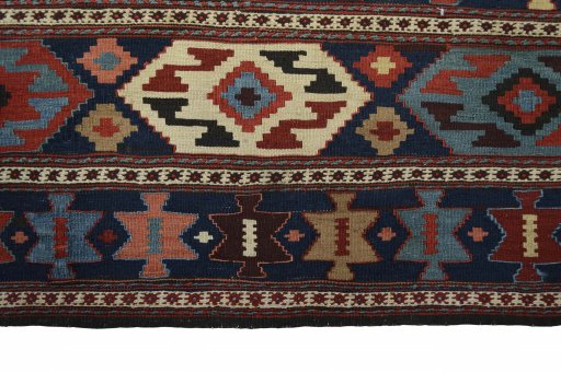 Central medallion detail of 1930s Kilim Ghashghai rug from Iran / Persia