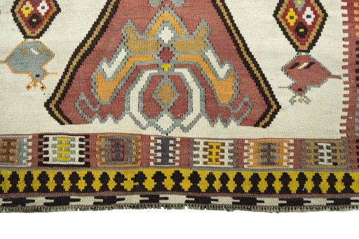 Central medallion detail of 2000s Kilim Ghashghai rug from Iran / Persia