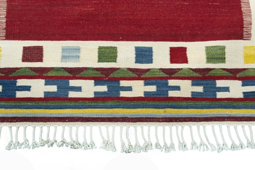 Central medallion detail of Unknown Kilim Ghashghai rug from Iran / Persia
