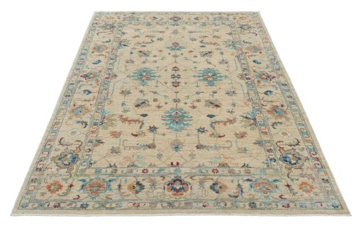 Surface texture of New Farahan rug with natural Wool and intricate pattern