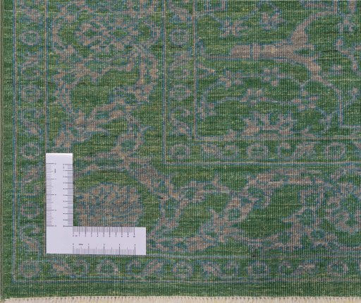 Corner detail of New Farahan rug showing border pattern and Wool pile