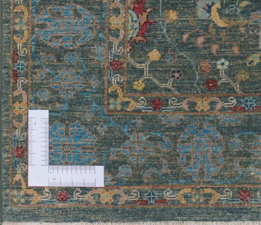 Corner detail of New Farahan rug showing border pattern and Wool pile