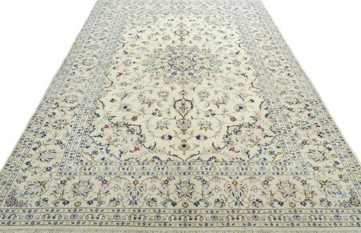 Surface texture of 2000s Kashan rug with natural Wool and intricate pattern