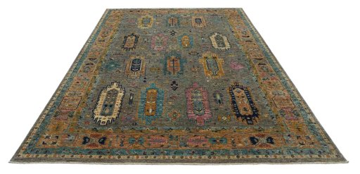 Surface texture of New Farahan rug with natural Wool and intricate pattern