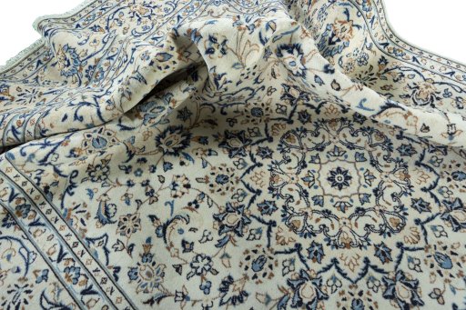 Surface texture of 2000s Kashan rug with natural Wool and intricate pattern