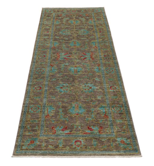 Surface texture of New Farahan rug with natural Wool and intricate pattern