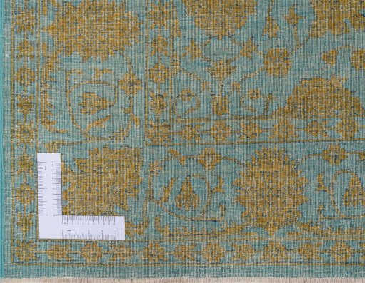 Corner detail of New Farahan rug showing border pattern and Wool pile