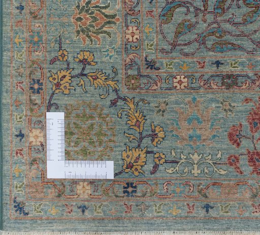 Corner detail of New Haj-jalili rug showing border pattern and Wool pile