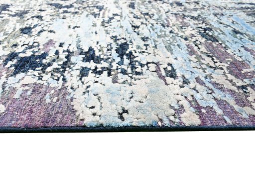 Surface texture of New Mahli rug with natural Wool and intricate pattern