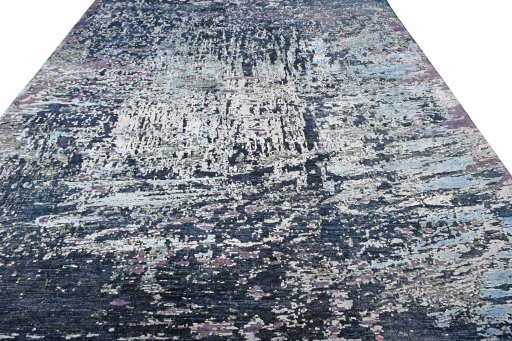 Surface texture of New Mahli rug with natural Wool and intricate pattern