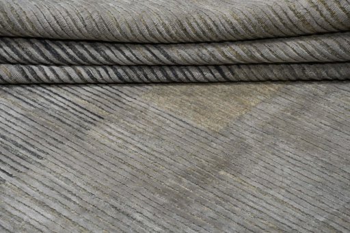 Surface texture of New Mahli rug with natural Wool and intricate pattern