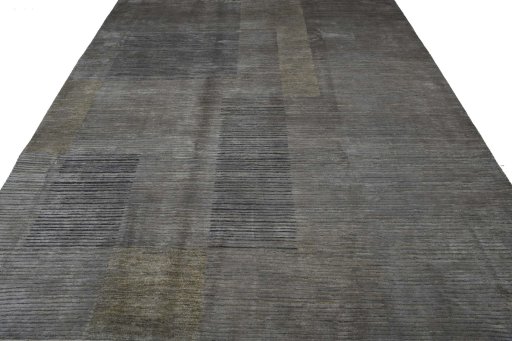 Surface texture of New Mahli rug with natural Wool and intricate pattern