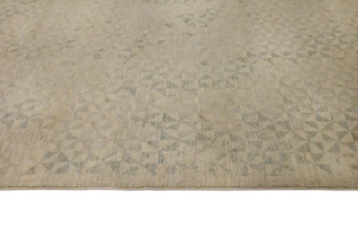 Corner detail of New Mahli rug showing border pattern and Wool pile