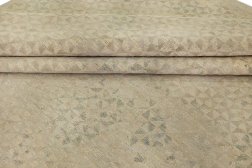 Surface texture of New Mahli rug with natural Wool and intricate pattern