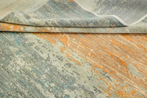 Surface texture of New Mahli rug with natural Wool and intricate pattern