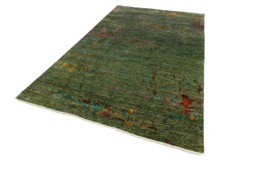 Corner detail of New Mahli rug showing border pattern and Wool pile