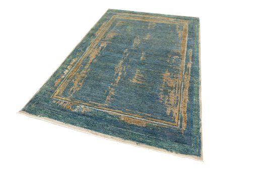 Corner detail of New Mahli rug showing border pattern and Wool pile