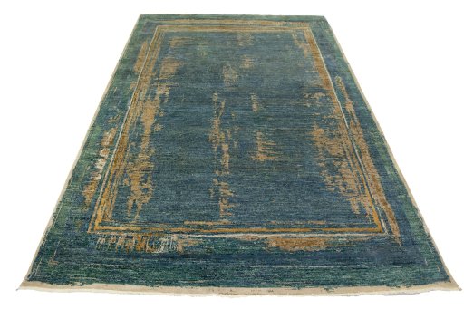 Surface texture of New Mahli rug with natural Wool and intricate pattern