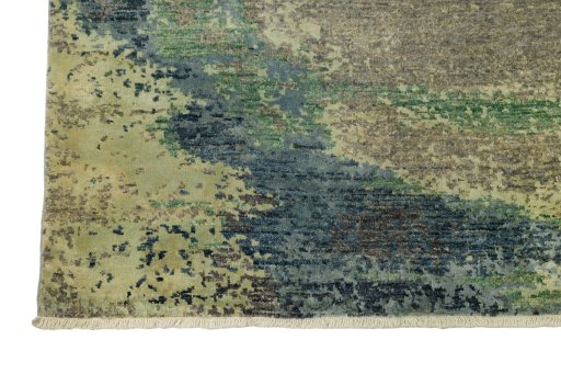 Corner detail of New Mahli rug showing border pattern and Wool pile
