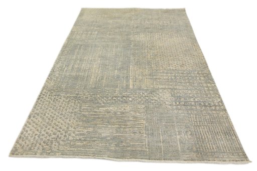 Surface texture of New Mahli rug with natural Wool and intricate pattern