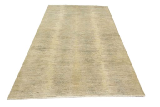 Surface texture of New Mahli rug with natural Wool and intricate pattern