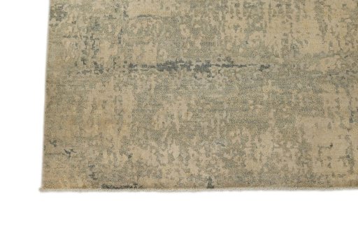 Corner detail of New Mahli rug showing border pattern and Wool pile