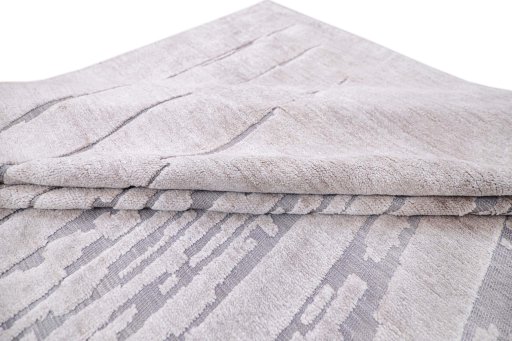 Surface texture of New Mahli rug with natural Mercesized Cotton and intricate pattern