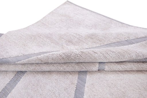 Surface texture of New Mahli rug with natural Mercesized Cotton and intricate pattern