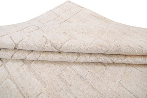 Surface texture of New Mahli rug with natural Wool and intricate pattern