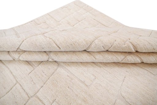 Surface texture of New Mahli rug with natural Wool and intricate pattern