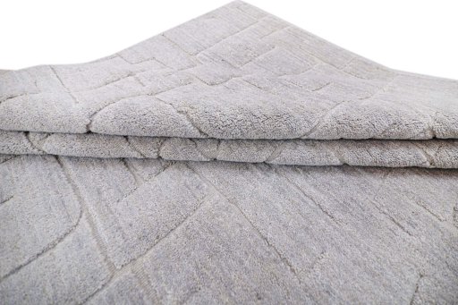 Surface texture of New Mahli rug with natural Wool and intricate pattern