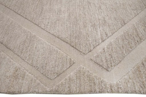 Corner detail of New Mahli rug showing border pattern and Wool pile
