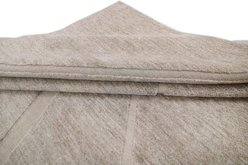 Surface texture of New Mahli rug with natural Wool and intricate pattern