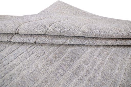 Surface texture of New Mahli rug with natural Wool and intricate pattern