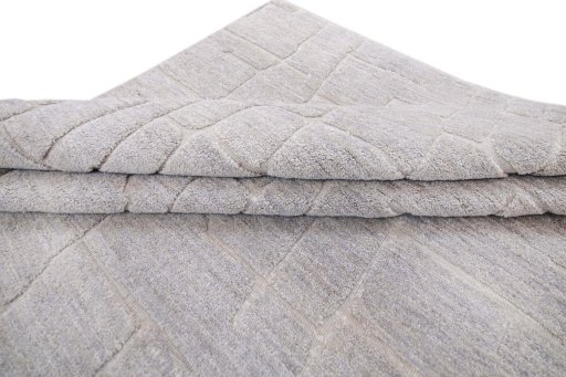 Surface texture of New Mahli rug with natural Wool and intricate pattern